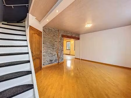 maison à louer  2 chambres  située au cœur de neufchâteau.