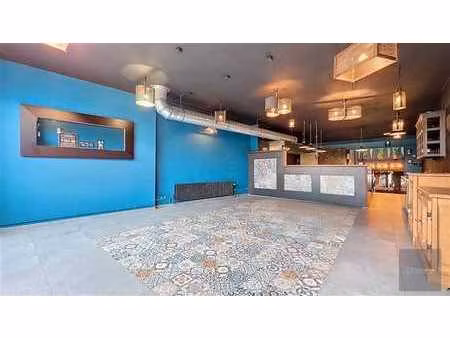 maison de commerce et d'habitation en parfait état