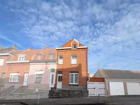 3 façades avec 4 chambres  jardin et garage en option!