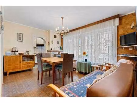 appartement avec une chambre et vue latérale sur la mer