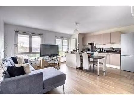 appartement 1 chambre avec emplacement de parking proche du