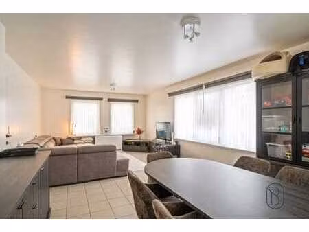 spacieux appartement au rez-de-chaussée avec 2 chambres à wa