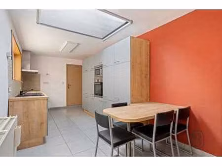 maison mitoyenne tout confort  proche des commodités  peb c!