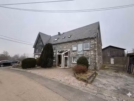 appartement 2ch à rafraichir avec terrasse et parking !!