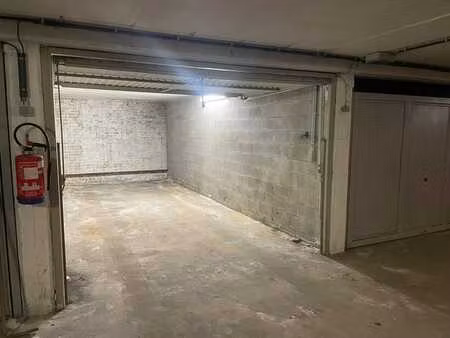 garage box fermé à ixelles