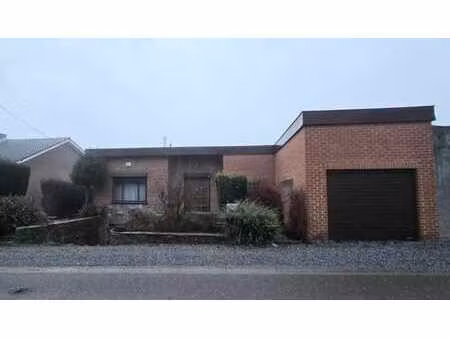 maison d'habitation avec 2 garages et jardin