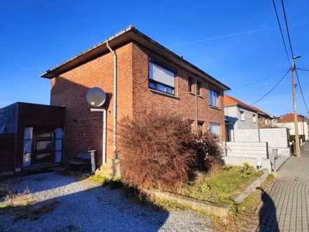 opportunité à saisir : maison 3 façades à rénover