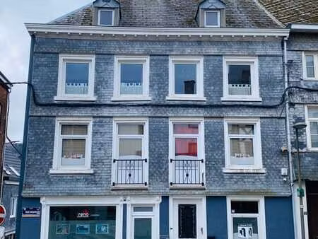 maison de ville - tres spacieuse - 3 parking