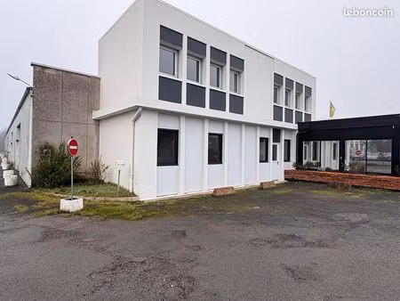 local 300 m² avrille