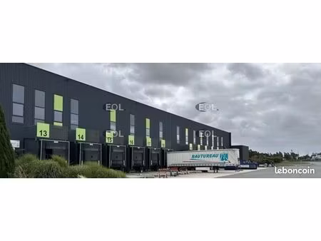 local logistique 21 044 m²