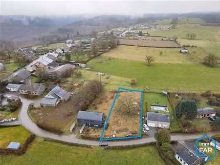 au grand calme parcelle de 12ares 82ca idéalement orientée.