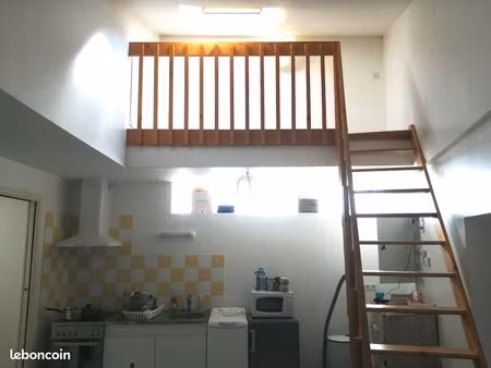 t2 au 1er étage d’environ 29m2 > hypercentre de pouance (49420