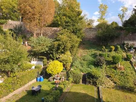 maison lumineuse avec terrasse  jardin et garage