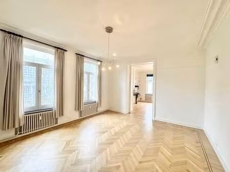 splendide appartement de coin + garage - une perle!