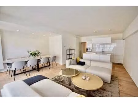 appartement contemporain bénéficiant d'une vue latérale m...