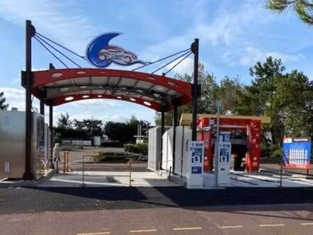 station de lavage sur moyenne surface commerciale