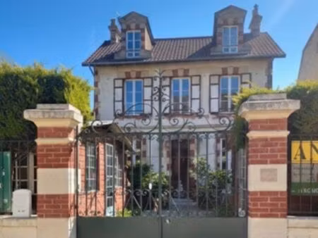 maison et commerce emplacement numéro 1