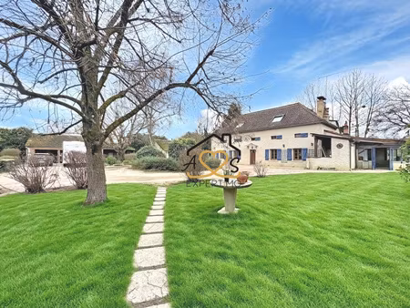 corps de ferme - piscine - dépendances - st priest de bramefant 63310