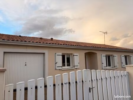 neuville de poitou f4