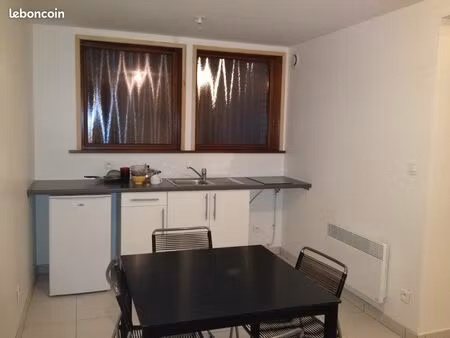 location studio meublé