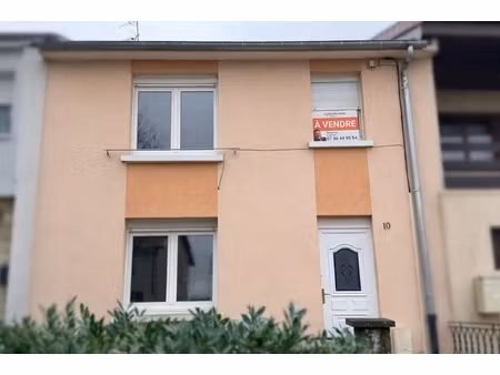 bertrange - maison de ville de 95 m² avec 2 chambres  une terrasse ! fort potentiel !