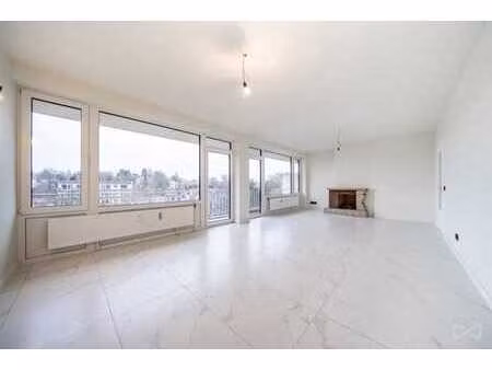 uccle - appartement traversant 3 chambres rénové + garage