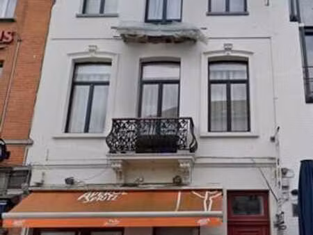 place du chatelain - immeuble mixte rénové