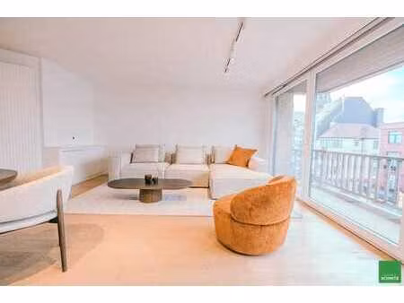 bel appartement spacieux à deux chambres avec large façad...