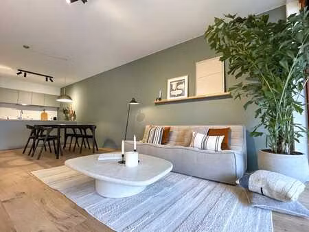 spacieuse maison empilée