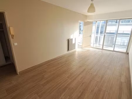 t1 pau bd des pyrénées- refait à neuf