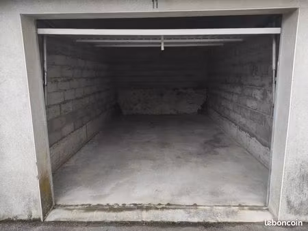 loue garage 19m2 - libre au 1er mars