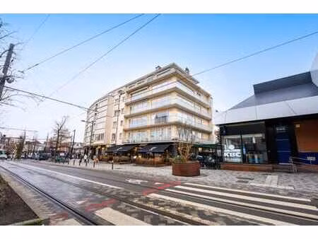 place dumon - lumineux appartement (2ch/1sdb)