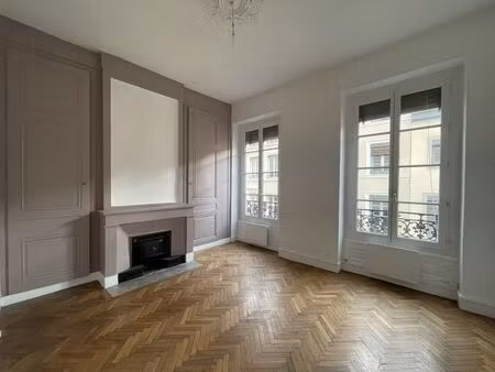 location appartement 2 pièces 70 m² à lyon 7 (69007)