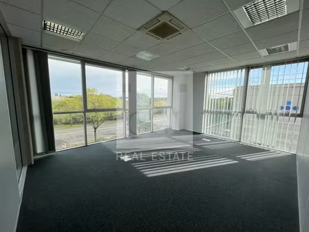 location bureau 425 m² à bron (69500)