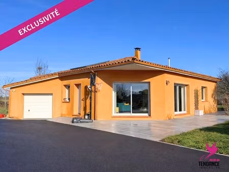 villa 5 pièces avec piscine sur 3 500 m² de terrain.