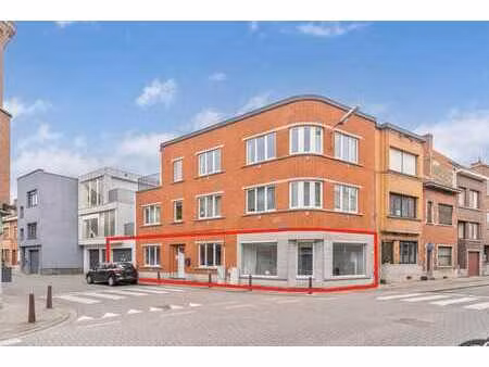 goed gelegen kantoor/praktijkruimte met een kelderverdiep...