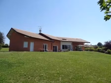 location maison 5 pièces 237 m² à messery (74140)