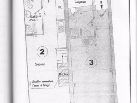 argeles  place de l'église  appartement t3 traversant