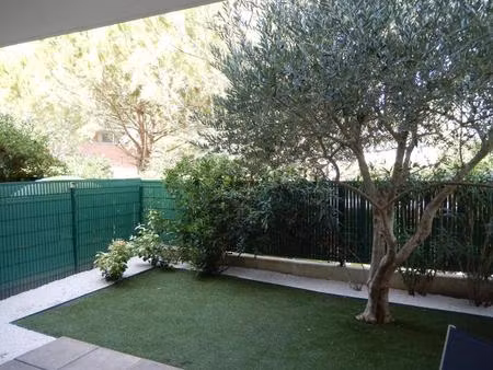 montpellier - appartement t2 dans bel immeuble avec jardin privatif
