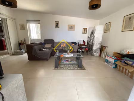 appartement f3/4 recent avec cour a louer a bellepierre