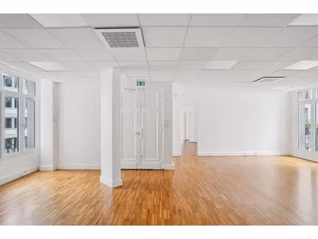 location bureau paris 75008