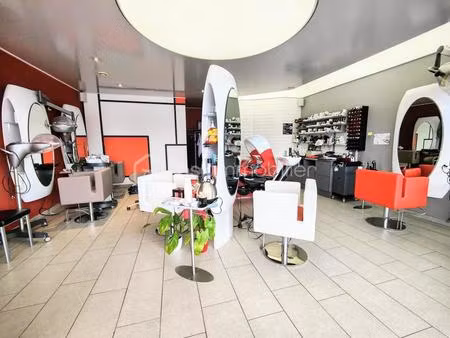 salon de coiffure tout équipé en centre commercial à vernouillet