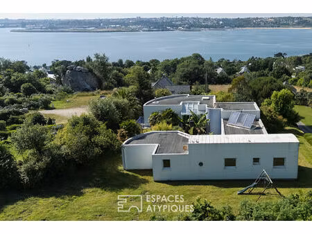 une maison d'architecte  face à la mer