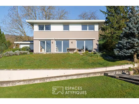 maison d'architecte des années 70 sur les hauteurs