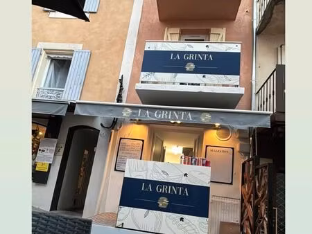 maison de village avec local commercial  rue piétonne  emplacement 1 er ordre greoux les b