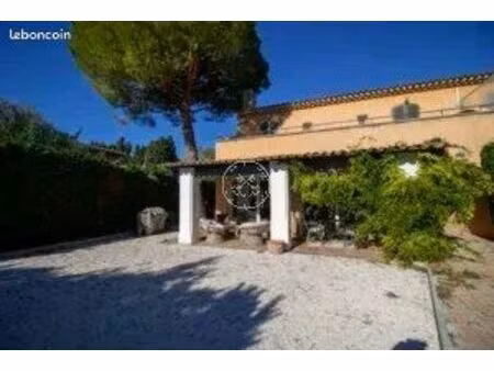 villa 5 pièces 95 m²