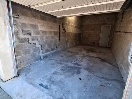 garage 23m² disponible de suite