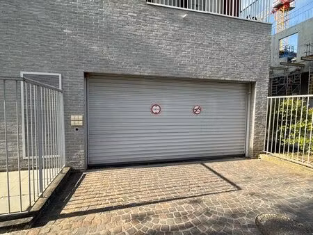 place de parking sous-sol sécurisée