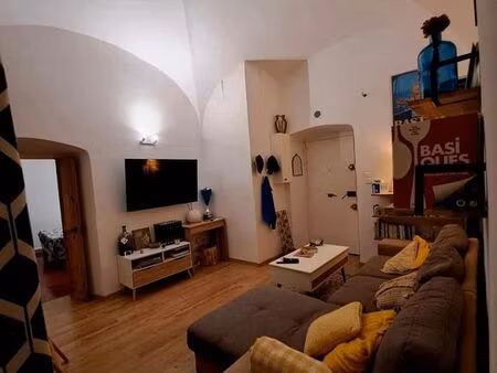 location à l'année t2 45m2 - balcon  hauteur sous plafond