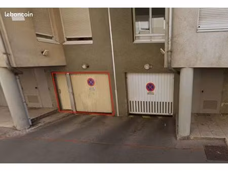 garage fermé sous-sol – résidence sécurisée